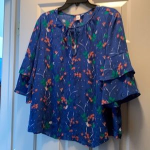 Ladies XL blouse with ruffled bell sleeves.